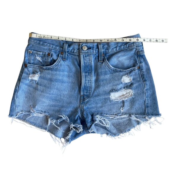 levi 501s button fly distressed light wash denim shorts size 29 - Picture 6 of 7